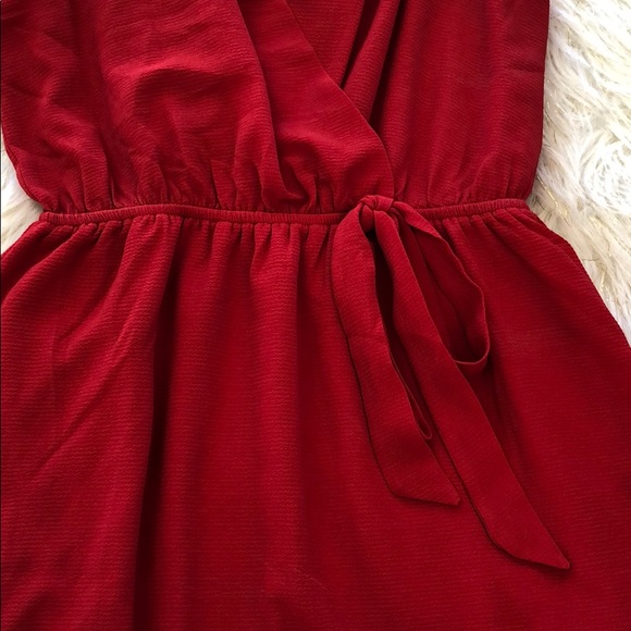 Red Sleeveless Dress with Cinched Waist and Bow - Picture 4 of 4